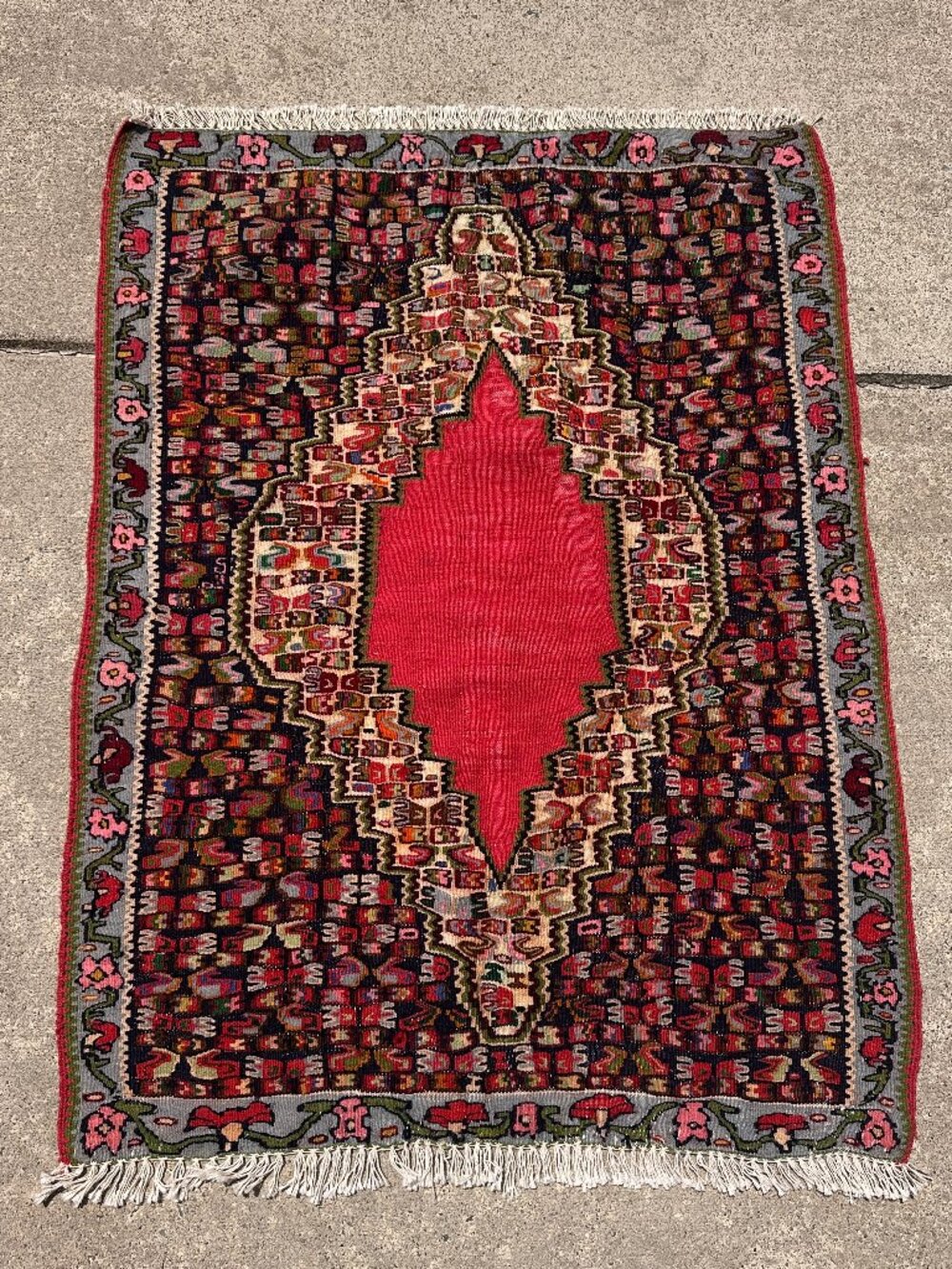 Pakistan Rug - Picture 3 of 3